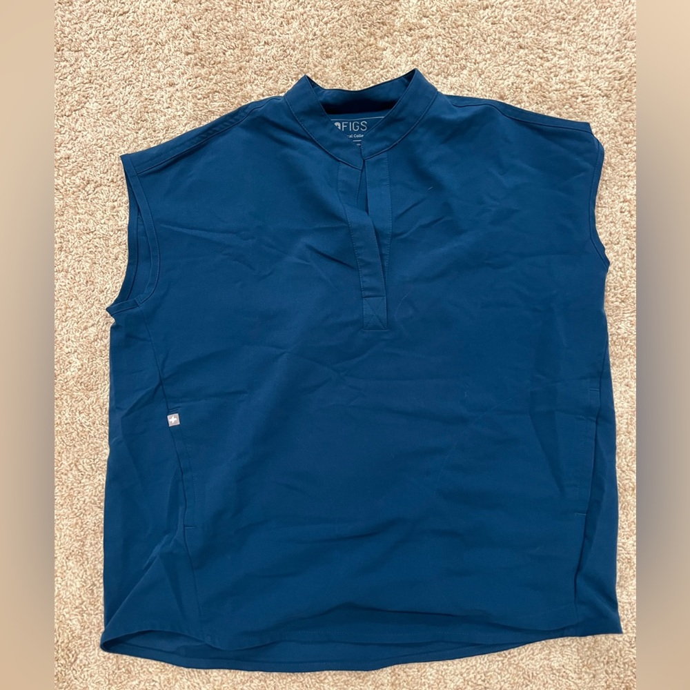 Figs Deep Reef Rafaela scrub top